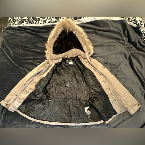 Metropolis Rhapsody Couloir Ski Parka with Fur trim hood, tan color, size 10 - Picture 5 of 8